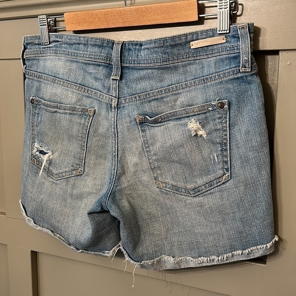 Anthropologie Pilcro Mid-Rise Distressed Boyfriend Denim Jean Shorts Size 25 - Picture 7 of 9